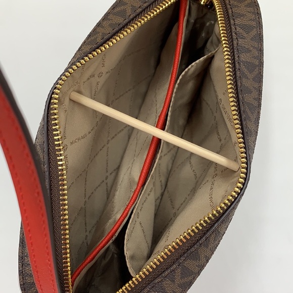 MICHAEL KORS
Jet Set Large Logo Crossbody Bag Flame / Brown Multi Color - Picture 12 of 16